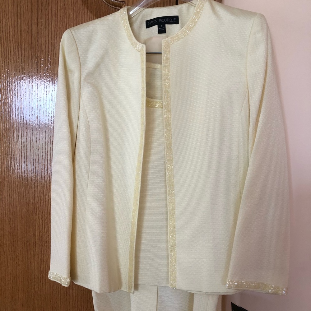 NWT 3 piece skirt suit.size 4 .lemonade color